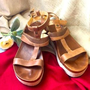 Olukia sandals